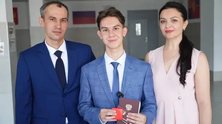 Красноярские выпускники получили аттестаты об окончании школы