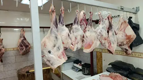 В Красноярске на рынке «Енисейский привоз» обнаружили 44 кг опасного для здоровья мяса