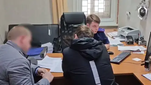 Экс-полицейский из Красноярска пойдет под суд за крупную взятку