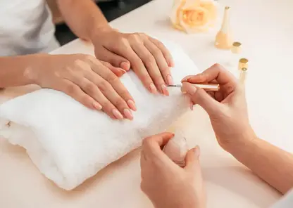 Вывеску на иностранном языке демонтировали в салоне Красноярска