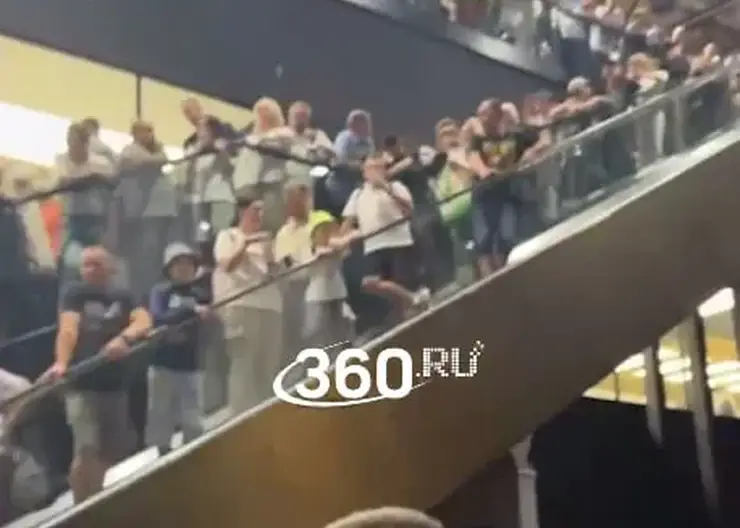 Пассажиры рейса Москва — Красноярск с полуночи не могут вылететь из аэропорта Шереметьево