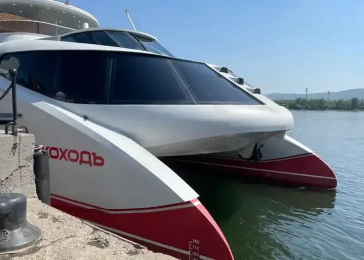 Электрокатамаран «Экоходъ» перестал курсировать из Красноярска в Дивногорск по неизвестным причинам