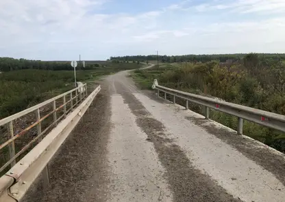 При ремонте моста в Минусинском районе подрядчик использовал старые железобетонные балки пролётных строений