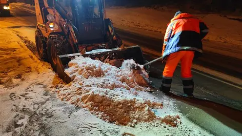 Больше 100 КамАЗов снега вывезли с дорог Красноярска