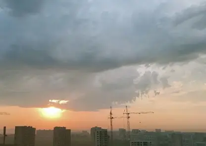 Многих жителей Красноярска, разбудил гром и молнии. Показываем, как выглядел город, пока некоторые спали