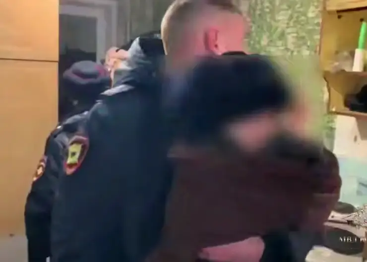 В Красноярске мать морила голодом своего трехлетнего ребенка и оставляла его одного в грязной квартире