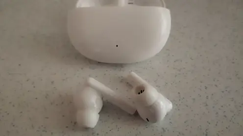 Эксперт опроверг домыслы о прослушке через беспроводные наушники