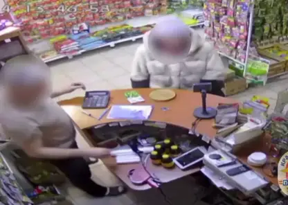 Найденная на улице чужая карта обернулась для пенсионерки из Красноярска уголовным делом