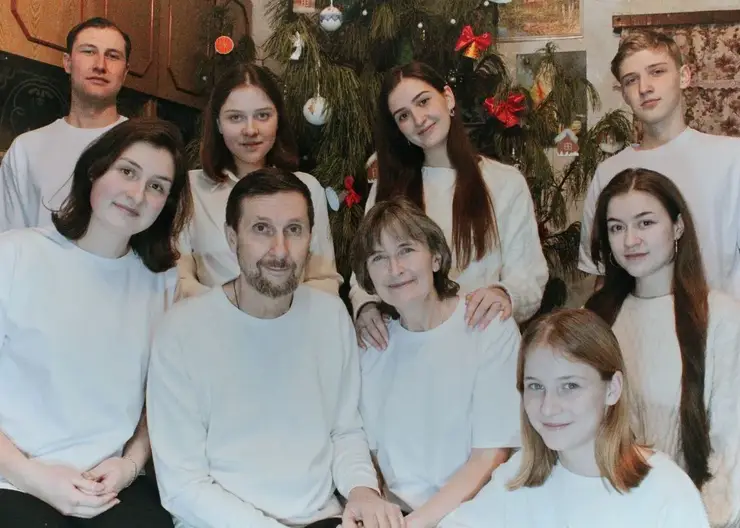 Многодетную семью Гончаровых из Красноярского края наградили орденом «Родительская слава»