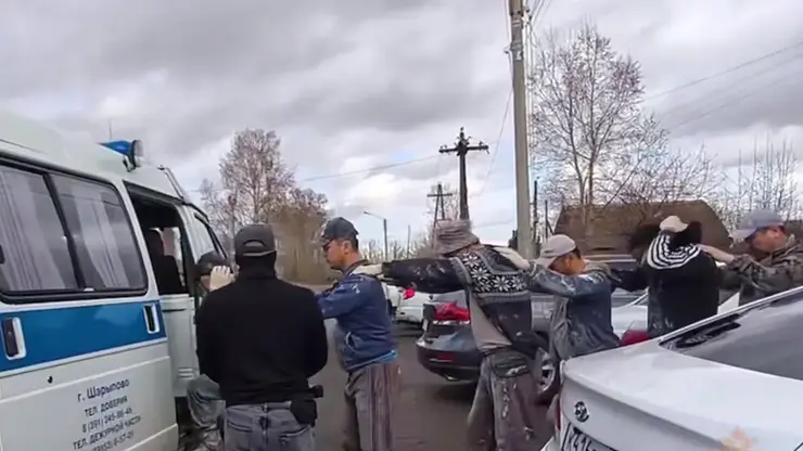 В Красноярском крае полицейские задержали 8 нелегалов
