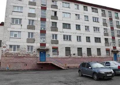 Полуторагодовалый ребенок выпал из окна пятого этажа в Норильске