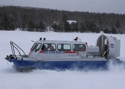 На Красноярском водохранилище спасали рыбаков дрейфующих на льдине