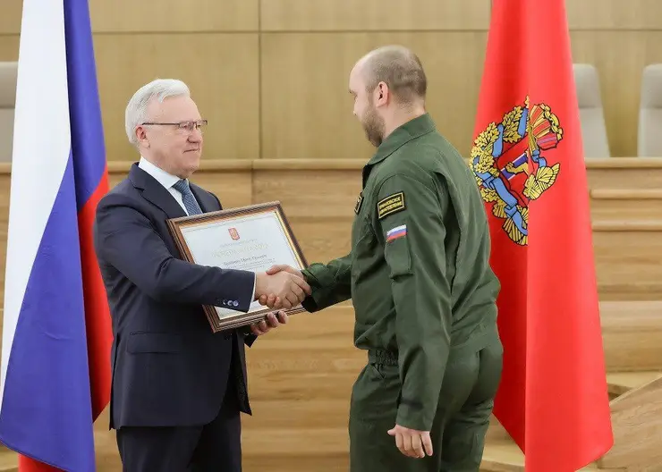 Александр Усс наградил отличившихся жителей Красноярского края