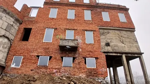 Житель Хабаровска предстанет перед судом за вовлечение дочери в опасную прогулку по заброшенному зданию