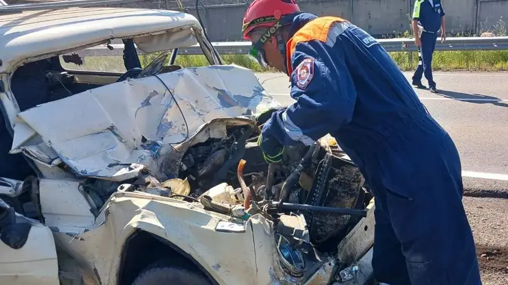 В Красноярском крае у водителя «Нивы» случился сердечный приступ за рулем: он врезался в спецавто и погиб