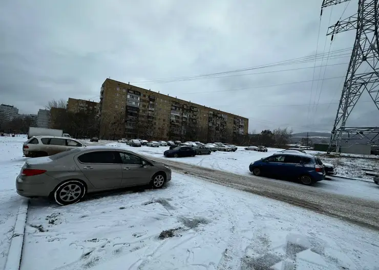 В Красноярске на Ярыгинской набережной закроют сквозной проезд через парковку в районе ул. Судостроительной