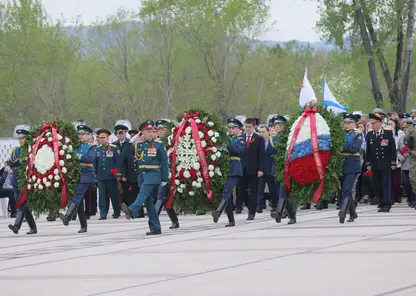 В Красноярске на площади у мемориала Победы почтили память героев Великой Отечественной войны