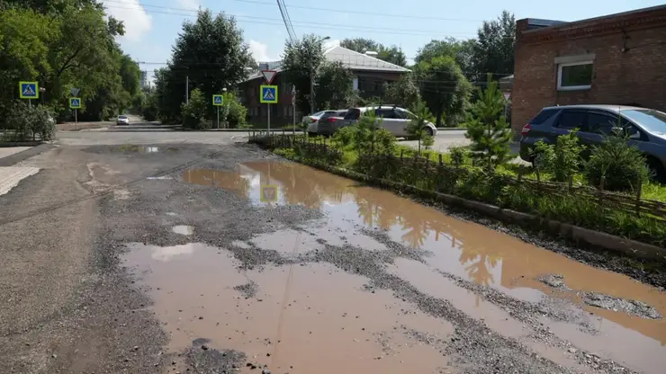 В Красноярске ремонт на ул. Аральской не прошёл проверку дождём