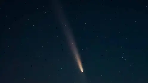 Житель Красноярска запечатлел редкую комету с зеленым свечением