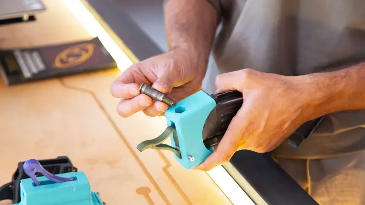 На Алтае изобрели устройство для быстрого заряжания автомата Калашникова