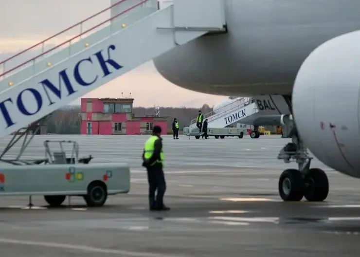 В Томском аэропорту после ремонта открыли привокзальную площадь