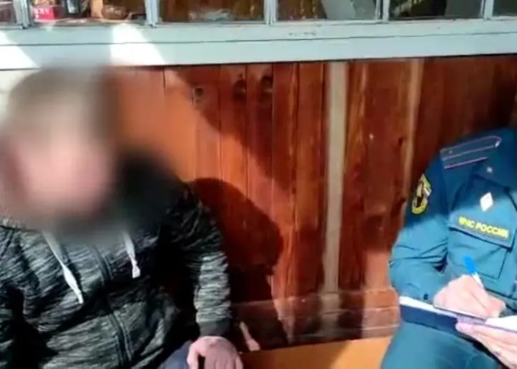 В Емельяновском районе мужчина выбросил окурок в траву и сжёг дом соседа