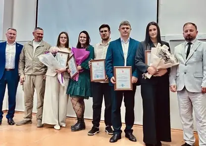 Врачи красноярской больницы получили награды за работу в ЛНР