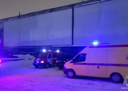 Крыша и стена обрушились на новосибирском заводе из-за взрыва