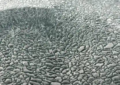 «Кожаный» лед схватился на озере Тарай в Красноярском крае (видео)