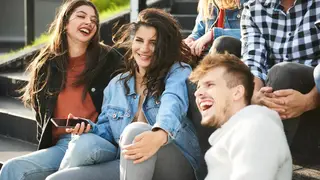 Ученые объяснили, как возникает смех и кому присущ черный юмор