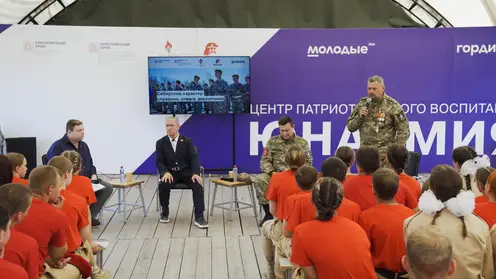 Герой России Олег Ликонцев встретился с красноярскими юнармейцами