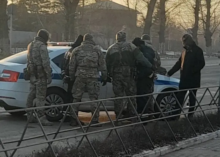 В Улан-Удэ на глазах горожан поймали гаишника-взяточника