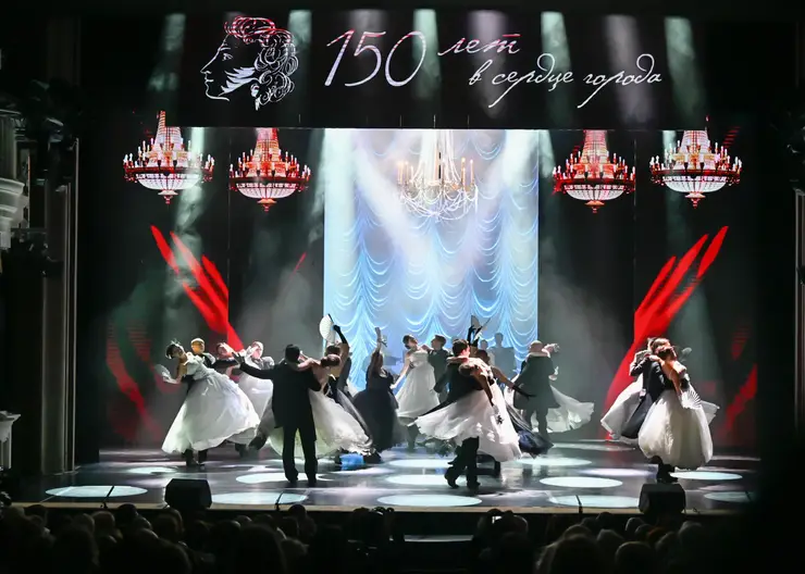 Вечер-воспоминание: Красноярский театр Пушкина отметил 150-летие роскошным балом