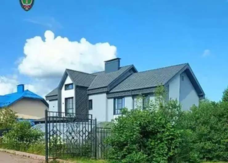 Дом, люксовая сумочка и дорогие часы. У экс‑главы Минздрава Кузбасса конфисковали имущество на 100 млн рублей