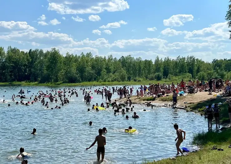В Красноярске заработал единственный в городе официальный пляж на острове Татышев