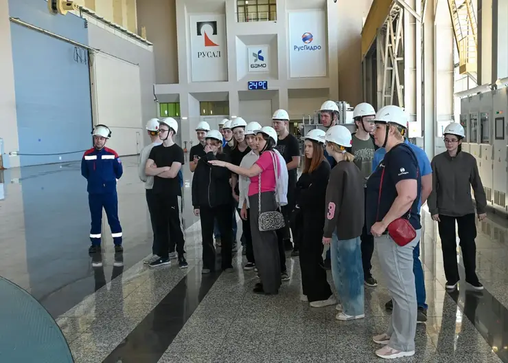 Девять выпускников 2025 года получили сертификаты о завершении обучения в РусГидро-классе в Кодинске