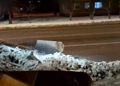 Ночная битва со снегом: Красноярск встретил непогоду мощной техникой