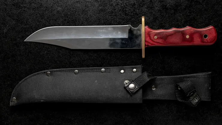 В Кемерове пьяный мужчина ударил подростка мачете из-за припаркованного мопеда