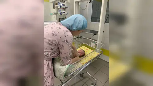 Уникальную операцию провели иркутские хирурги: они спасли новорожденного с крупной опухолью в грудной клетке