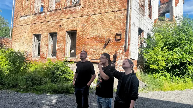 Заброшенное здание в Ачинске может стать сценой для уличного театра