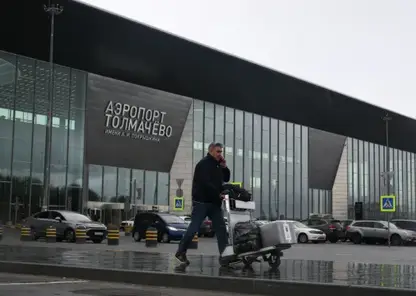 Колбу с марихуаной и прибор для ее измельчения изъяли новосибирские таможенники у туриста из Тайланда