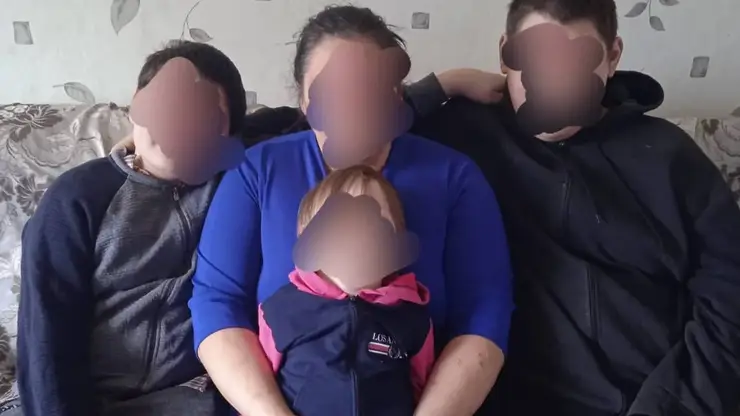 Война по-семейному: сын хочет выгнать на улицу родную мать и двух маленьких братьев в Лесосибирске