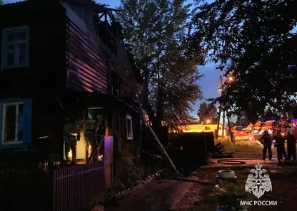 В Красноярске неизвестные подожгли двухэтажный дом на ул. Туруханской