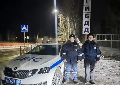 В Иркутской области сотрудники ГИБДД помогли замерзающим в машине людям