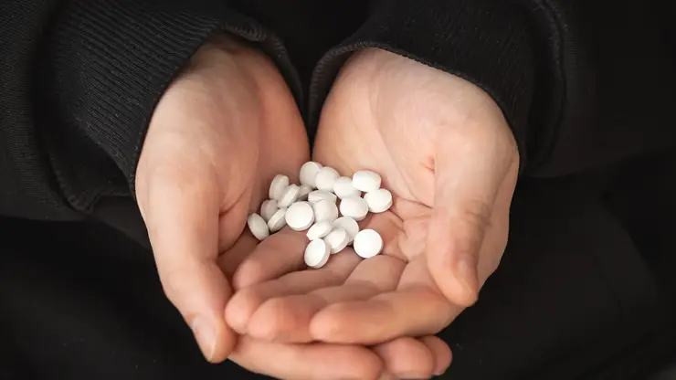 С полными карманами мефедрона: в Красноярске задержали закладчика при попытке кражи продуктов