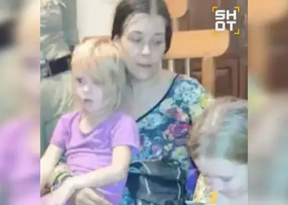 Красноярка, жившая в пещере в Индии с двумя детьми, вернулась в Россию