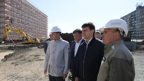 Губернатор Красноярского края проинспектировал возведение и реконструкцию объектов в Норильске по программе реновации