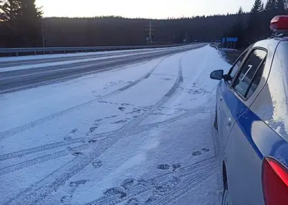 Водителей Красноярского края предупреждают о снежном накате на трассах