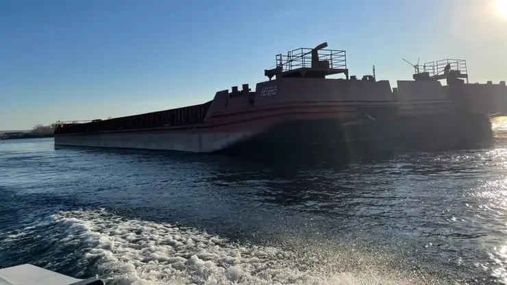 Двух рыбаков спасли на Енисее после того, как у них перевернулась лодка