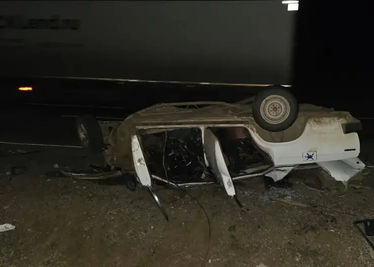 «Жигули» вылетели на встречку и столкнулись с фурой на трассе Иркутск-Чита. Погибли два человека